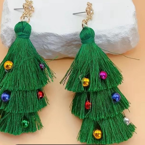 Jewelry - 🎄 Adorable Christmas Tree Earrings